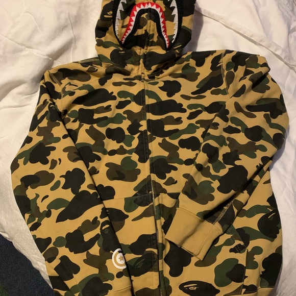 A Bathing Ape windstopper - Picture 2 of 8